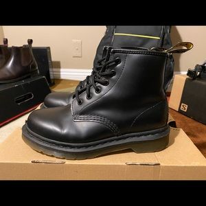 Dr. Martens 6 eye leather boots women’s size 6